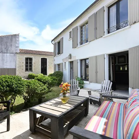 Casa de Férias Maison La Flotte, 6 Pieces, 10 Personnes - Fr-1-258-137 La Flotte